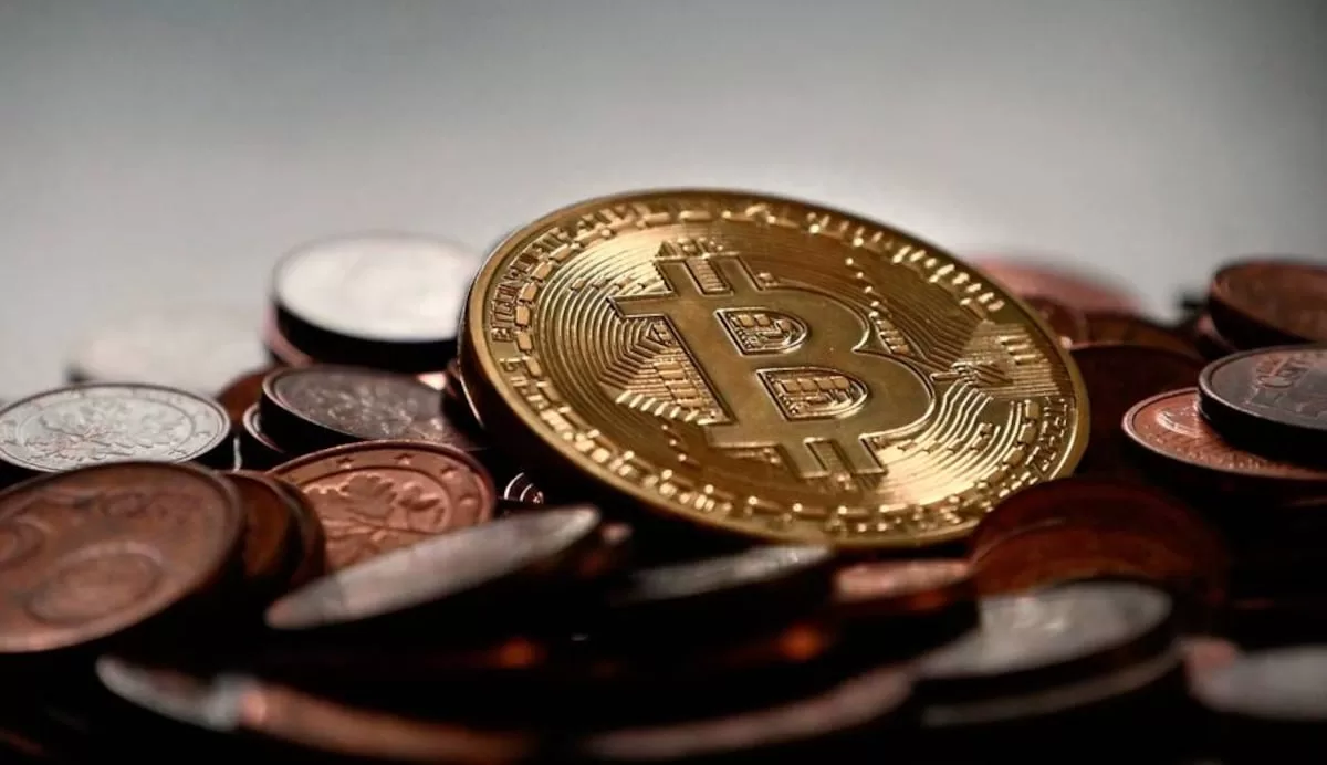Bitcoin: Dos ballenas mueven $325 millones tras más de una década inactivas
